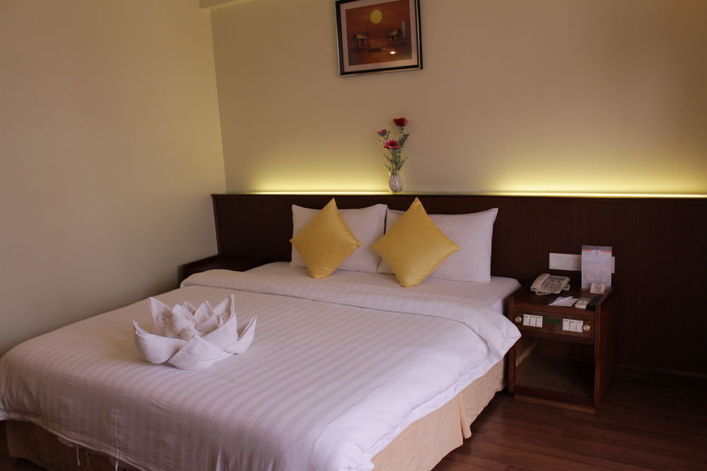 Ohana Phnom Penh Palace Hotel Εξωτερικό φωτογραφία