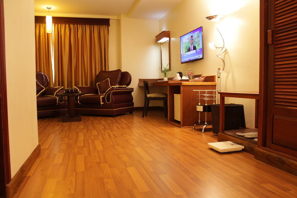 Ohana Phnom Penh Palace Hotel Εξωτερικό φωτογραφία
